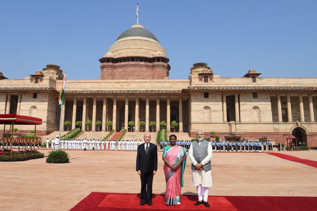 Happy Birthday to H.M King Norodom Sihamoni of Cambodia! 🎂🇰🇭 Wishing you a day filled with joy and blessings as you celebrate another year of wisdom and grace. May your reign continue to bring prosperity and harmony to the people of Cambodia. @peacepalace_kh @IndianDiplomacy