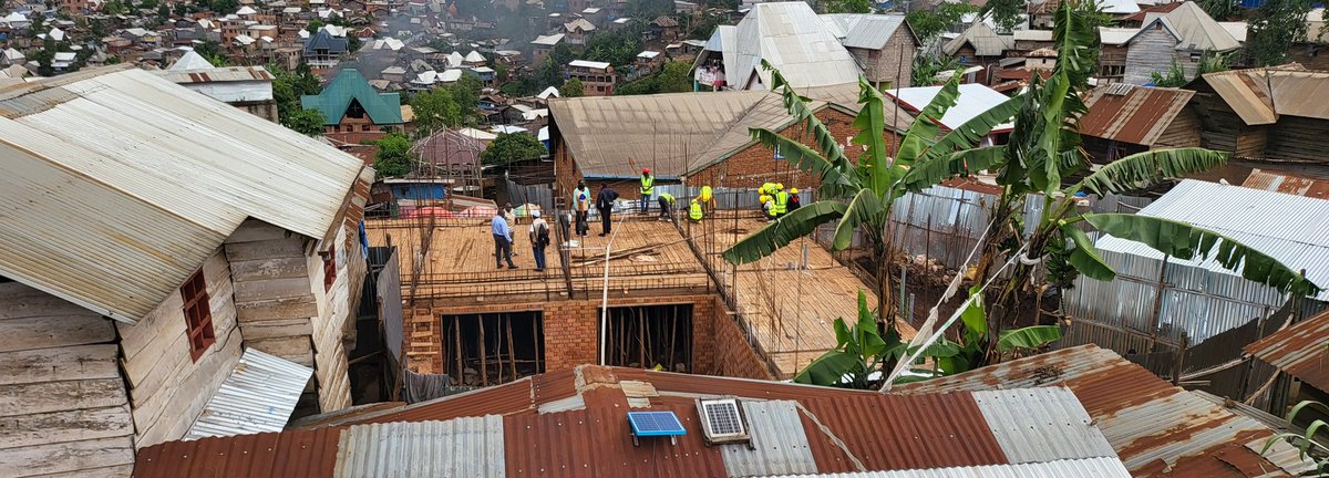 PROECCOSudKivu's tweet photo. Voici l'avancement des travaux de construction des bâtiments modèles dans la ville de Bukavu. 

#BatirLocalBatirLAvenir https://t.co/poLd1Qu8Ja