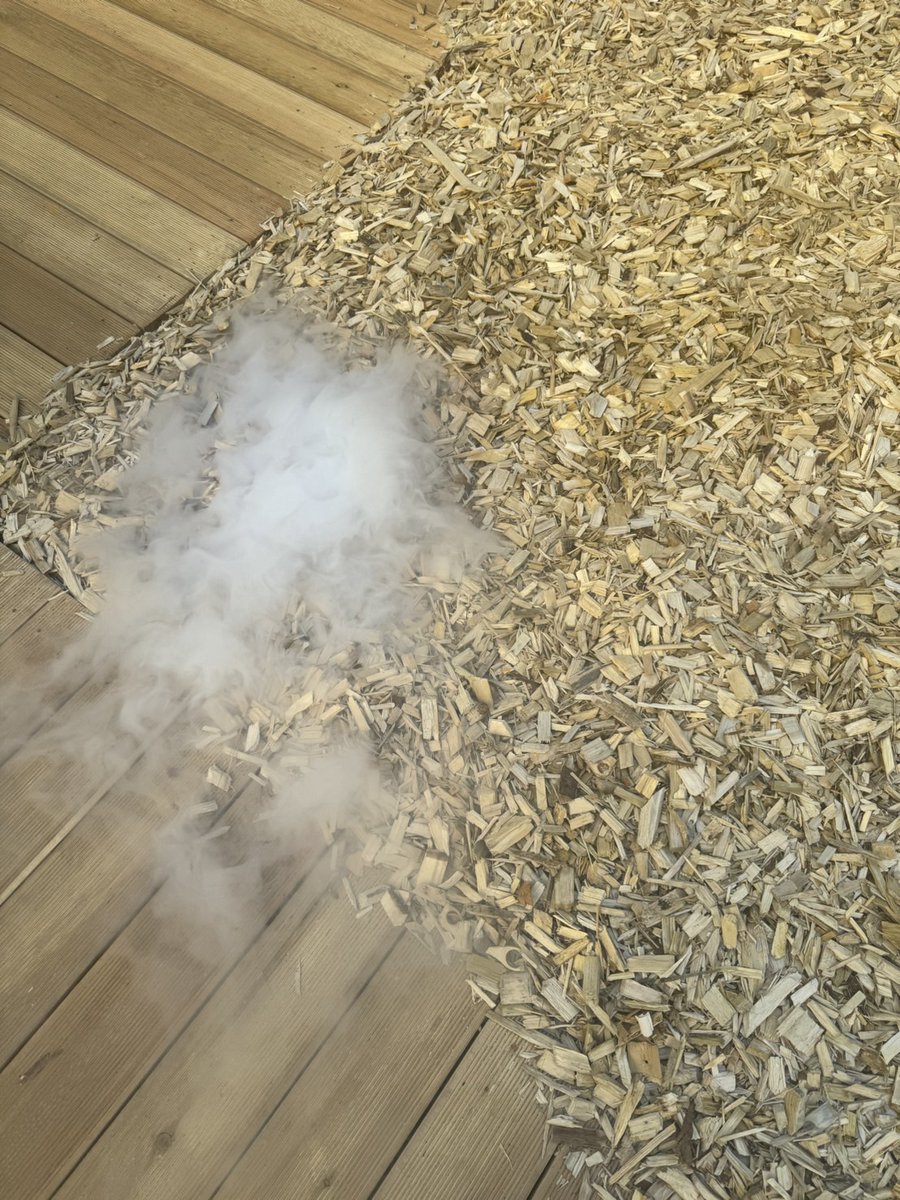 SansiriPLC's tweet image. #Milandesignweek2024 Lasvit แบรนด์ผลิตงานแก้วฝีมือระดับโลก🍸 เป็นแบรนด์ที่เคยร่วมกับแสนสิริสร้างสรรค์แชนเดอเลียร์ที่ The Monument ThongLor จัด Exhibition💡 แบบที่คำนึงถึงสิ่งแวดล้อมด้วยการใช้วัสดุที่ย่อยสลายได้ง่ายเป็นองค์ประกอบของงาน✨