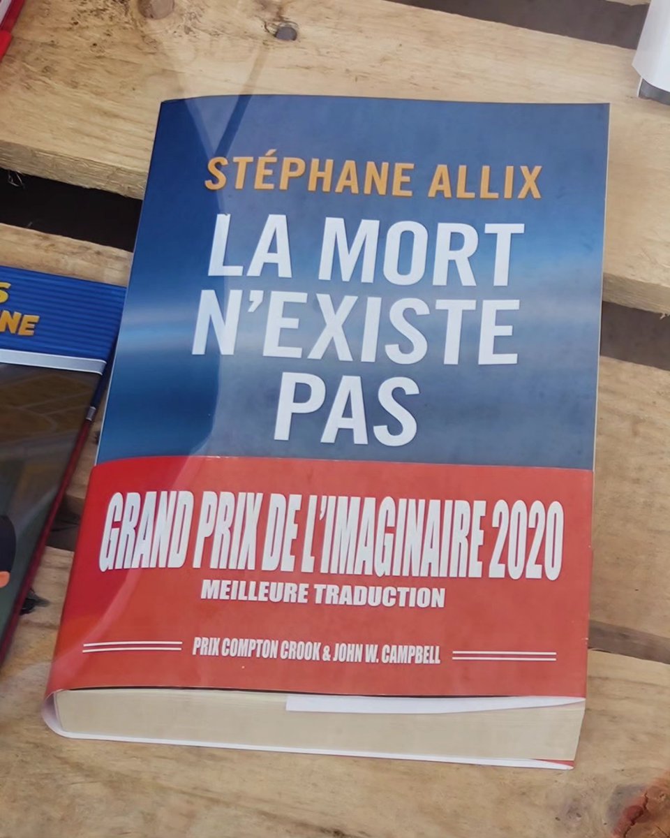 FibreTigre's tweet photo. Les librairies échangent les bandeaux des livres, voici ce qu'on à ici a La Fabrique bar le duc (mini thread) https://t.co/QfoTByBNjT