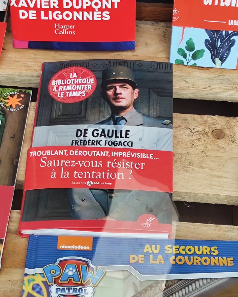 FibreTigre's tweet photo. Les librairies échangent les bandeaux des livres, voici ce qu'on à ici a La Fabrique bar le duc (mini thread) https://t.co/QfoTByBNjT