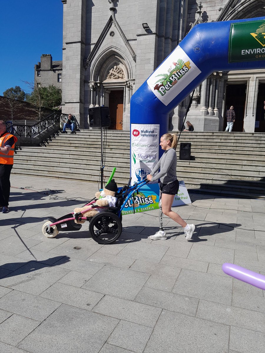 ColmColgan's tweet image. Paralympian Amy Sheridian, starting the #PushForPaul  500km journey  from Drogheda to Killarney by pushing Hardie the bear in a HIPPOCAMPE all terrain wheelchair.
hippocampe-ireland.ie