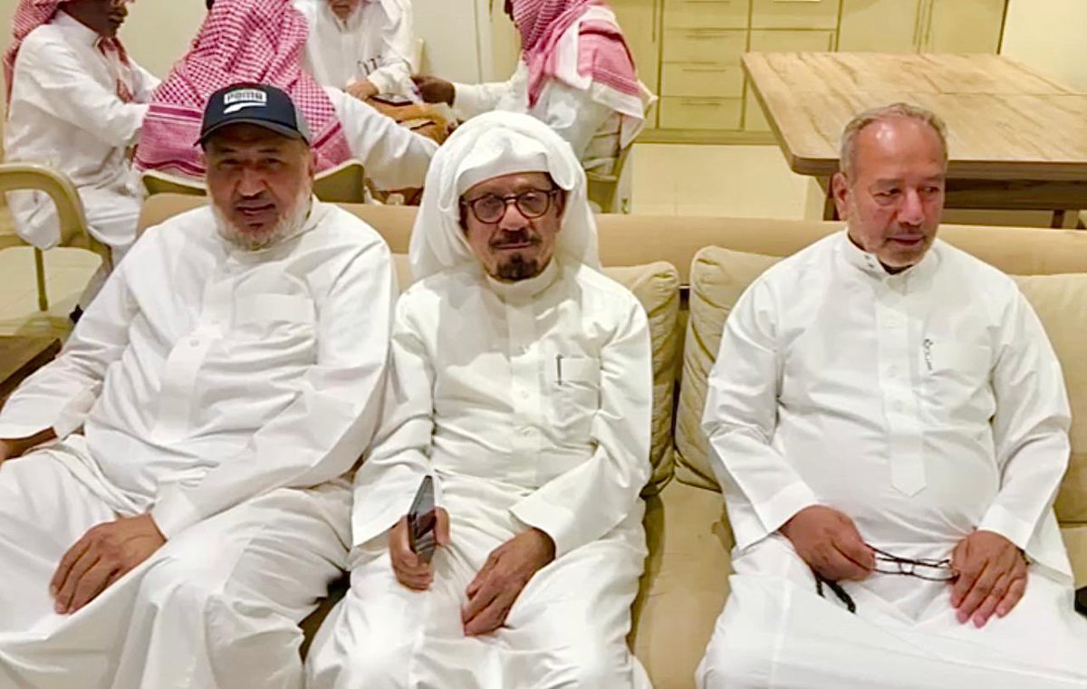 MohammadAlHoti's tweet photo. في اللقاء الشهري لقدامى لاعبي ومحبي نادي #الشباب السعودي من اليمين وقوفاً
١- يحيى الداودي ٣- سعد البيشي 
٣- حسان الطويرقي ٤- عبدالعزيز الفليج 
٥- عبدالرحمن الطريف ٦-شلهوب الشلهوب 
٧- فهد البريك  ٨- سعد الخميس 
٩- حسين العييد  ١٠-  محمد الحوطي 
١١- سعد العثمان   ١٢- عبدالرحمن المقبل
من اليمين جلوساً 
١- احمد الفوزان  ٢- سعيّد السعيّد
٣ - محمد الشمراني ٤- عبدالمحسن الخميس  
٥- ناصر البيشي