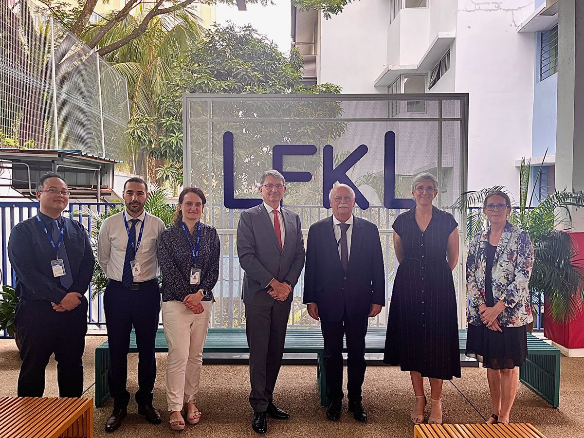 Lycée Français de Kuala Lumpur (@lyceekuala) on Twitter photo SE M. <a href="/axelcruau/">Axel Cruau</a> et M. le Sénateur <a href="/ClaudeRaynal/">Claude Raynal</a> nous ont fait l’honneur d’une visite au Lycée Français de Kuala Lumpur ce jour.
<a href="/FRinMalaysia/">France in Malaysia</a> SE M. <a href="/axelcruau/">Axel Cruau</a> et M. le Sénateur <a href="/ClaudeRaynal/">Claude Raynal</a> nous ont fait l’honneur d’une visite au Lycée Français de Kuala Lumpur ce jour.
<a href="/FRinMalaysia/">France in Malaysia</a>