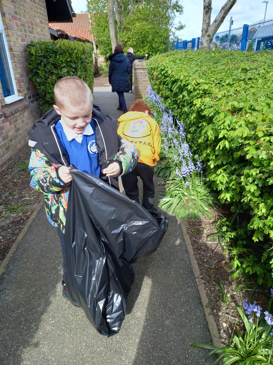 FrobisherPri's tweet image. As part of our assembly on "Consideration," all of SMFA completed a whole-school litter pick this morning. Year 6 helped our neighbours and cleared the fronts of the surrounding houses as well as the school! #consideration #values #community #reach2trust
