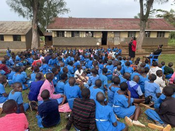 Honored to have been part of the #BugiriOutreach organized by @HummingbirdUg led by @DjembaMicheal alongside several team members ie @AlexOgwal5 We empowered Students & SWDs with SRHR sessions, leadership, self esteem to mention but a few.

Change starts with us
#BetterTogether