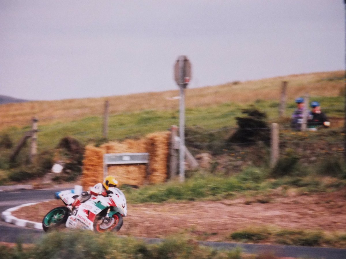 Looking back to the 1994 Ulster Grand Prix with the #KingOfTheRoads Joey Dunlop. #realroadracing  #Dundrod #UGP #AlwaysRemembered #NeverForgotten