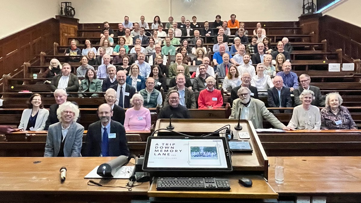 Thank you so much to all of our @TCD_physics @tcdalumni who joined us for our @tcddublin #Physics300 celebrations. We could not have done it without you! Special thanks to @bradleyphoton + the amazing #Physics300 team for making these events happen. Happy 300th everyone!