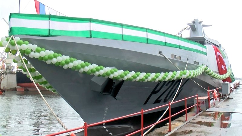 Türkiye'nin Nijer Deniz Kuvvetleri Komutanlığı için Tuzla'da ürettiği ikinci donanma gemisi OPV 76, gerçekleştirilen törenle denize indirildi. 

OPV 76 gemisi, uzunluğu 76,8 metre, genişliği 11 metre ve draftı 2,9 metre, çelik gövdeli 1.100 ton ağırlığında.