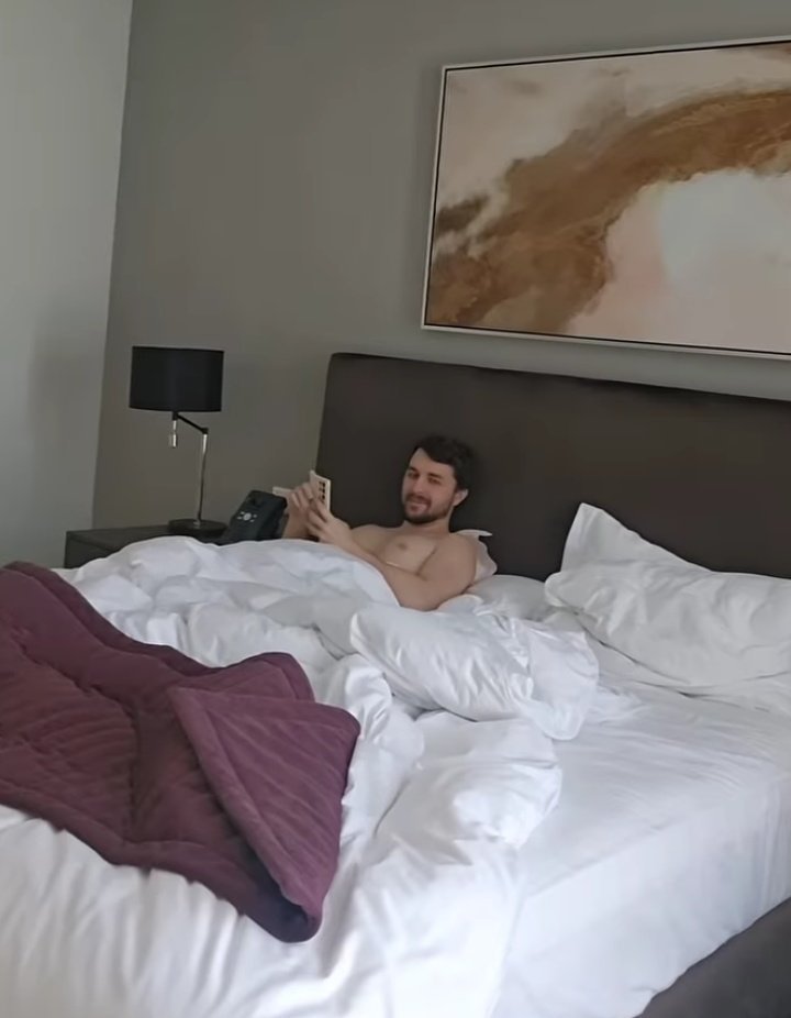 Dalas Review 🍞🐝🎖 tweet media