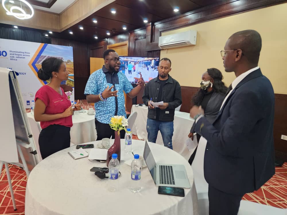 acsea_54's tweet photo. In view of the launch of the #six30 campaign, participants brainstorm on the linkages between energy poverty, climate vulnerability and resilience building in Sub-saharan Africa. https://t.co/5sH9s1zapq