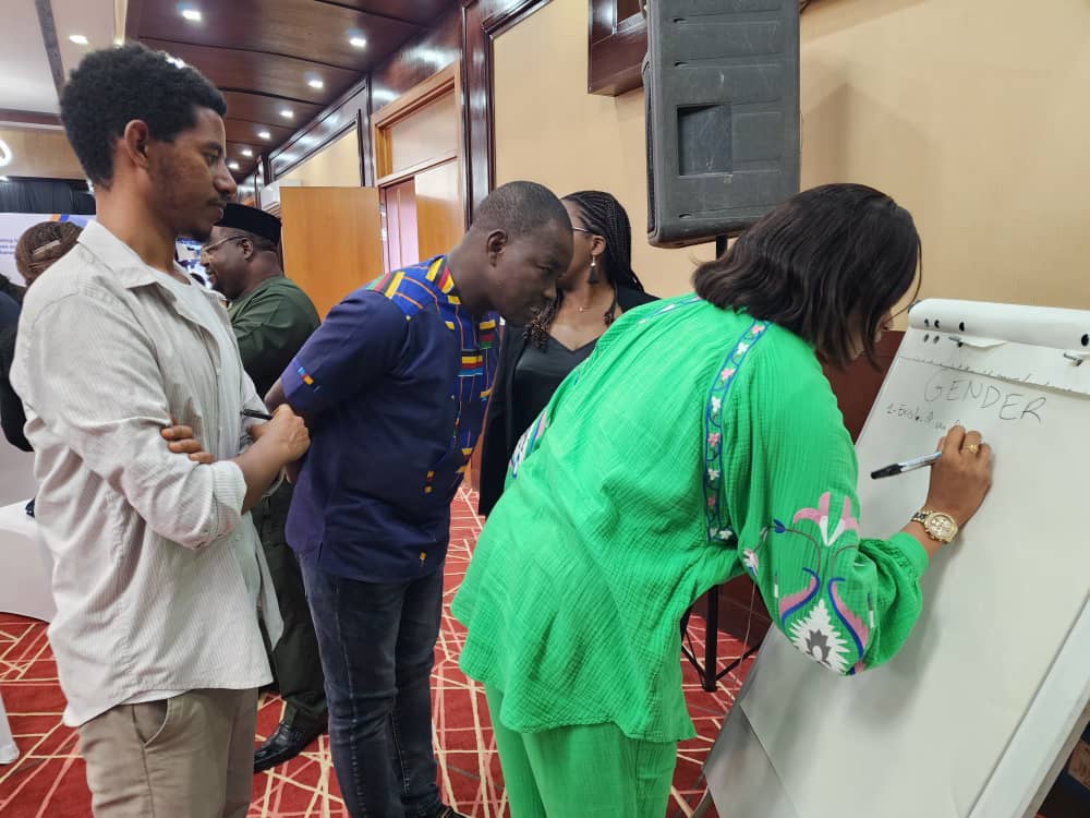 acsea_54's tweet photo. In view of the launch of the #six30 campaign, participants brainstorm on the linkages between energy poverty, climate vulnerability and resilience building in Sub-saharan Africa. https://t.co/5sH9s1zapq