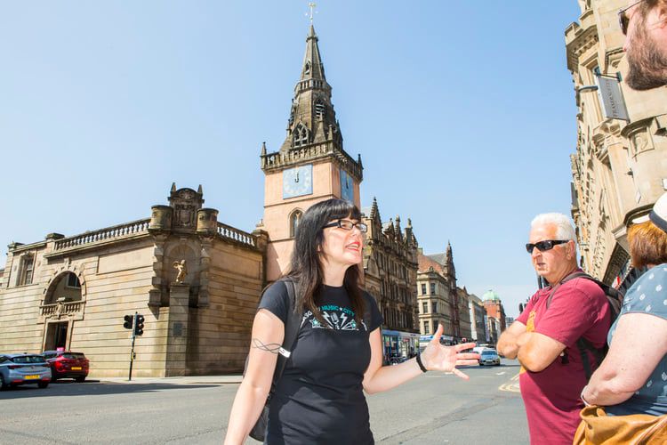 .@GlasMusicTour are back with their Saturday tours! Merchant City Music, starts 11am and it's a 2pm start for the Music Mile (over 14s). Their fab guides Fiona & Phil would love to meet you and hear your stories of your favourite gigs! Book now: tinyurl.com/yyr37p7p