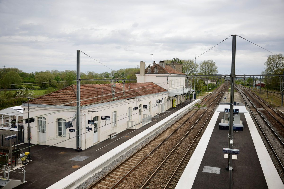 🛠 La sécurisation et la mise en accessibilité de nos gares avancent ! A Saint-Jean-de-Losne en Côte d'Or, les travaux sont achevés et garantissent un accès sûr et autonome à tous les usagers avec la mise en place en un temps record d’une passerelle innovante.