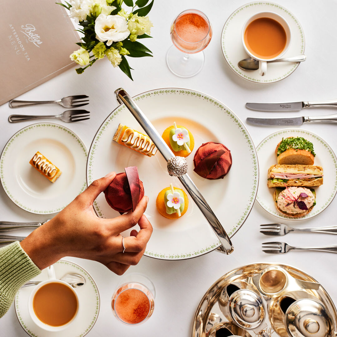 Last week saw the arrival of our spring-summer menu - and that means our Bookable Afternoon Tea (served upstairs in York and Harrogate) has had a few changes too! Reserve a table and browse the menus here: bettys.co.uk/traditional-af…