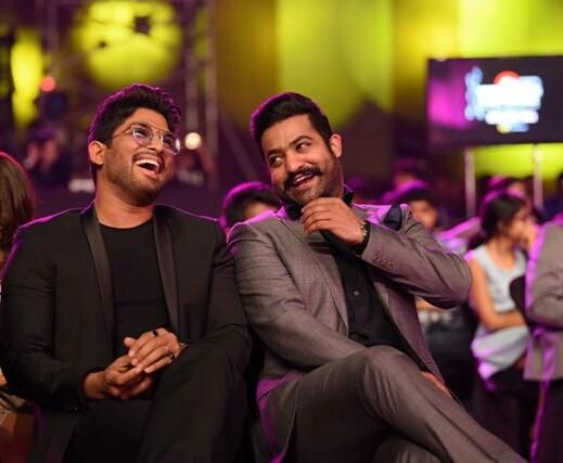 @SwamyNTRmass @BhiharRCfan @Jollyreddyanna @maxxi_devil @GollavilliSure2 @NTR2NTRFans @Alluarjuncult83 @NTR16725 @mohanpkntr @HarieswarH @Mani_Indian_Rex Adhi atta 🥵🥵🥵💥😎😎😎👍🏻