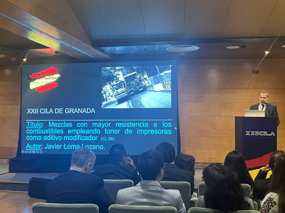 zulegarmar's tweet photo. @javloma nos presenta el primer trabajo presentado por @PADECASA en el #XXIICILA https://t.co/kxnlM2e3NH