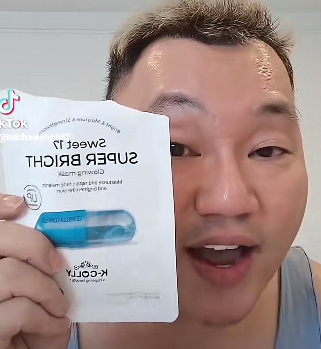 RacuntimeMy's tweet photo. Apa aku boleh cakap,mask yang micheal ang ada promote ni sumpah boleh cerahkan dan repair skin korang,lagi ii yang kusam dan kering tu,siapa je x tahu brand K-Colly ni,dari suppliment sampai skin care product dia ada,sunburn pon boleh tau guys,harga dia Rm10 je🥹!!! Ada freegift! https://t.co/aTxVQXL5YK