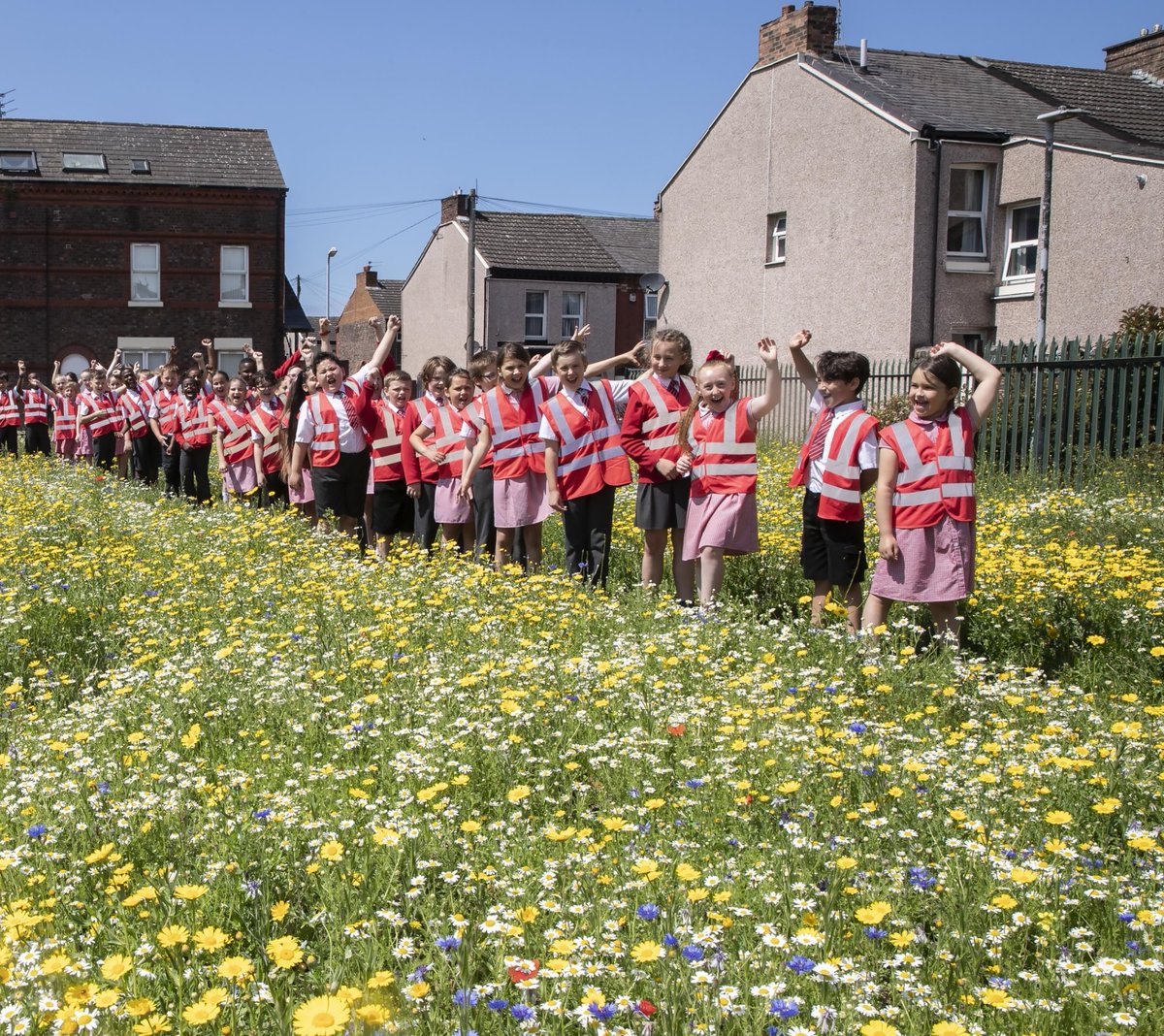 It's #EarthDay 🌎 and we're calling on green projects from the city region to register for this year's Community Environment Fund 🐝🌿 Find out more and register in this year's scheme @Spacehive 👉 spacehive.com/movement/lcr
