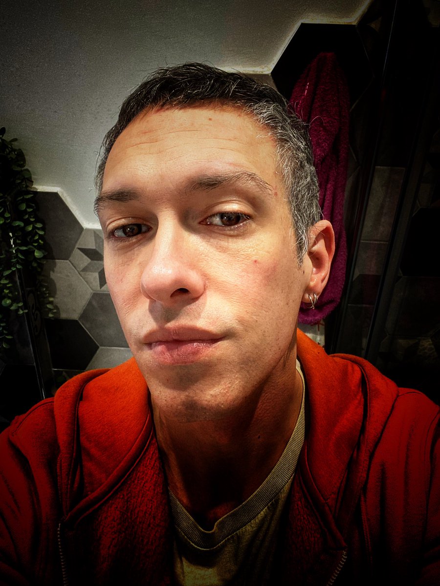 BEARD SHAVING … DONE! ✅ 

#stefanosemprini #musician #music #singer #singersongwriter #songwriter #beardshave #monday #mondayvibes #mondaymood #mondaymotivation #goodmorning #instapic #instagood #instagram #tiktok #twitter #facebook