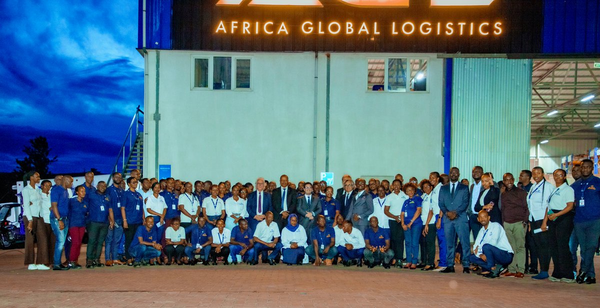AGLgroup_'s tweet photo. 🌟 Paving the path for Rwanda's future! 

On April 15, 2024, AGL Rwanda breaks ground on the extension of its logistics warehouse at KSEZ (Kigali Special Economic Zone), marking a significant milestone in our commitment to Rwanda's economic development. 🏗️

#AGL #extension https://t.co/5yCRk6ZqJN