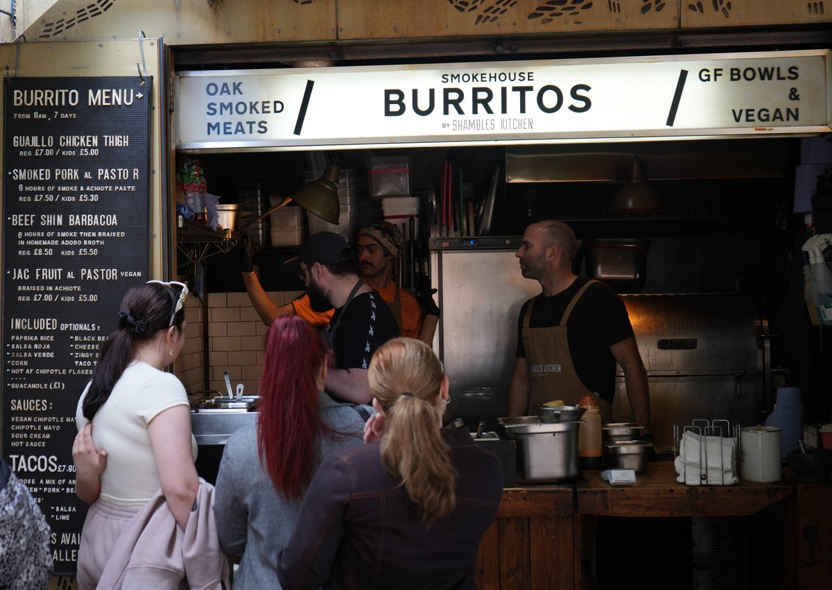 Dive into a world of flavour at Shambles Food Court, nestled in the vibrant Shambles Market! Enjoy a delicious burrito at Smokehouse Burritos, packed full of smoky meat or jackfruit, homemade salsa, delicious black bean and more. 🌯 visityork.org/shambles-food-…