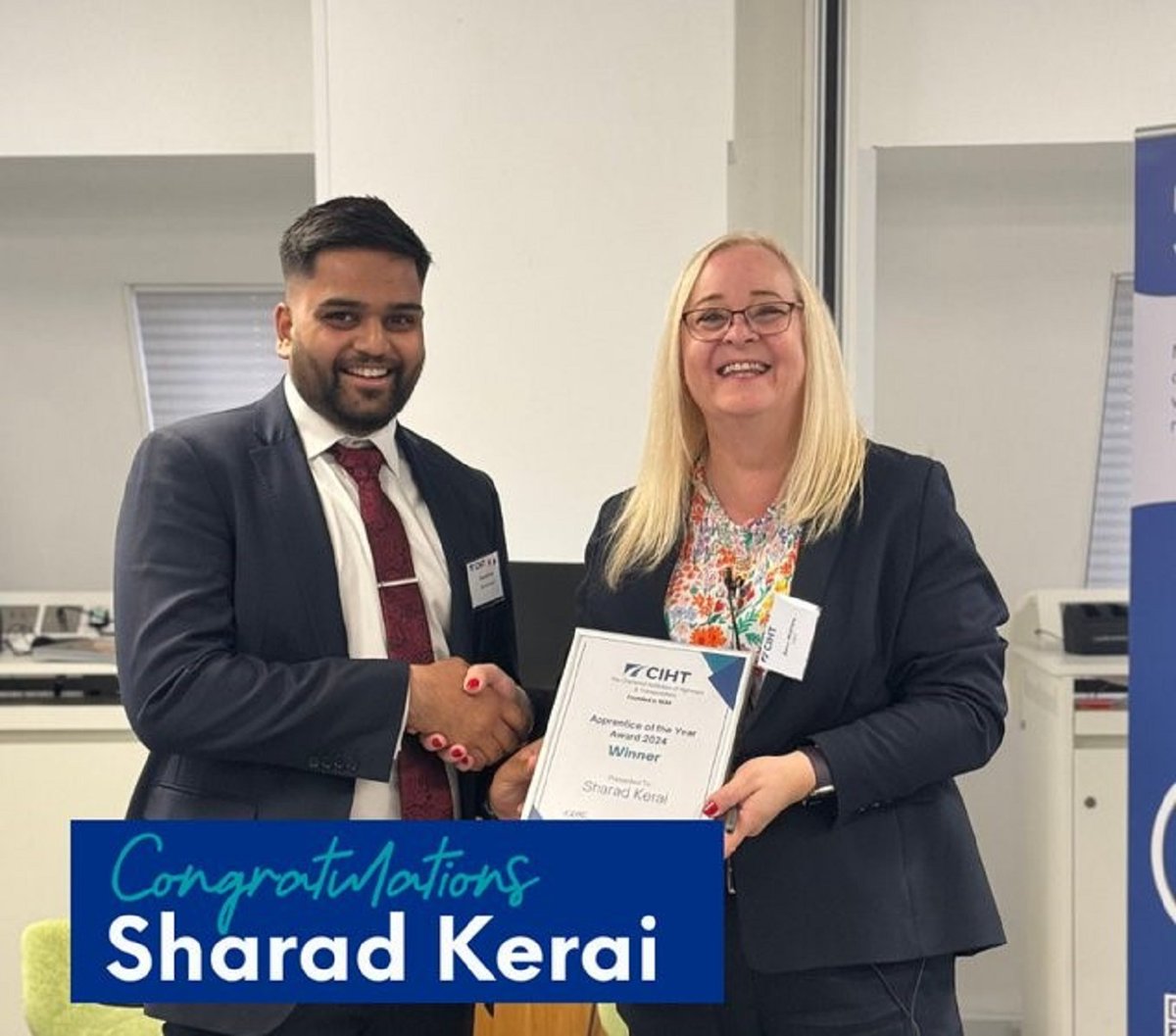 Congratulations to Sharad Kerai, a LSBU Civil Engineering Degree Apprentice (with global engineering business Mott MacDonald) for being named Apprentice of the Year by the Chartered Institution of Highways &amp; Transportation <a href="/CIHTUK/">CIHT</a> 👏👏👏

#LSBUAwardSuccess
lsbu.ac.uk/about-us/news/…