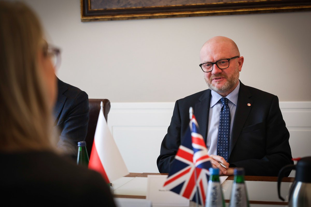✅ W #MSWiA odbyło się spotkanie wiceministra Macieja Duszczyka z Jej Ekscelencją Panią Anną Clunes, Ambasador Brytyjską w Polsce. 🟢 Tematem spotkania była polityka migracyjna, w tym pakt migracyjny UE i strategia migracyjna Polski oraz sytuacja na granicy z Białorusią i…