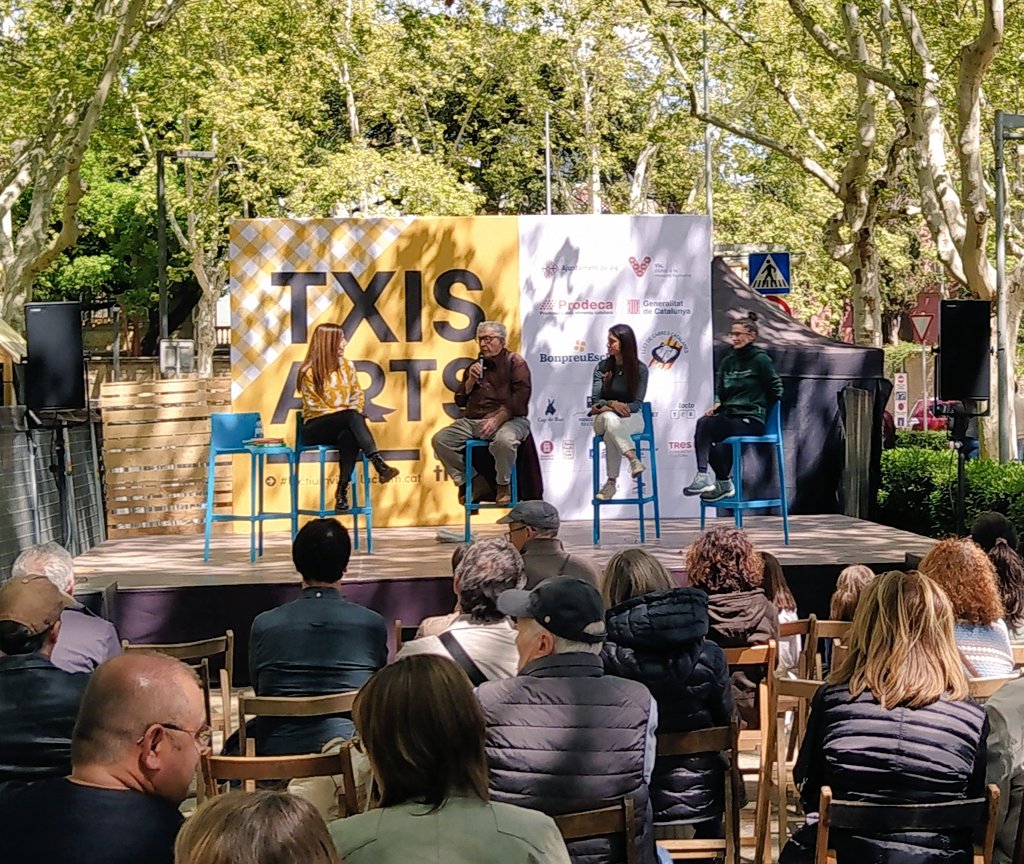 sambabler's tweet photo. @MAlbercocs @LactiumVic I de gent sàvia i bonica♥️ https://t.co/7AR1pDmFVr