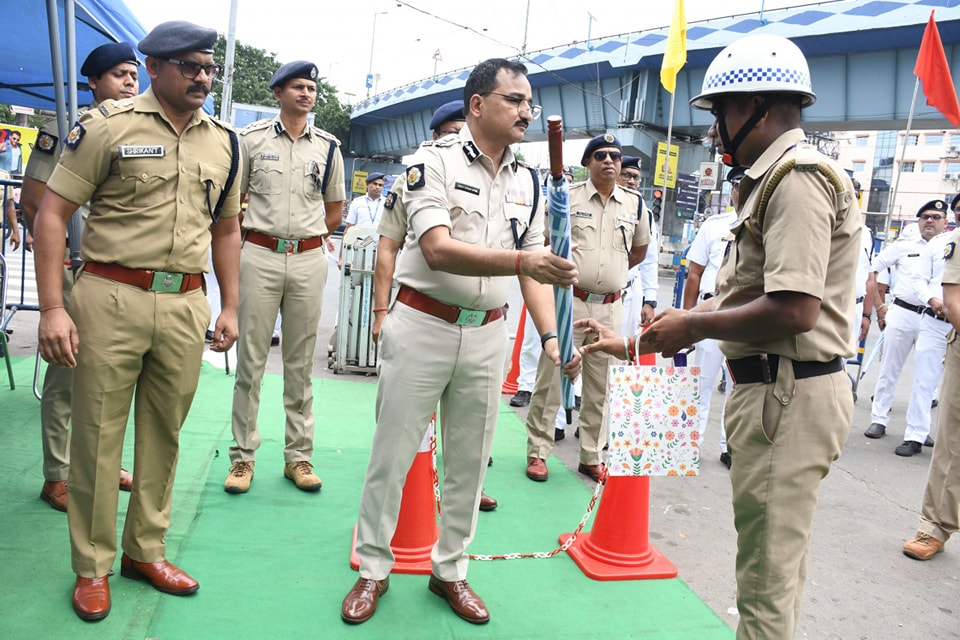 KolkataPolice tweet picture