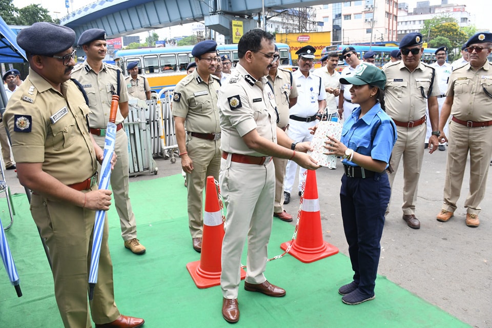 KolkataPolice tweet picture