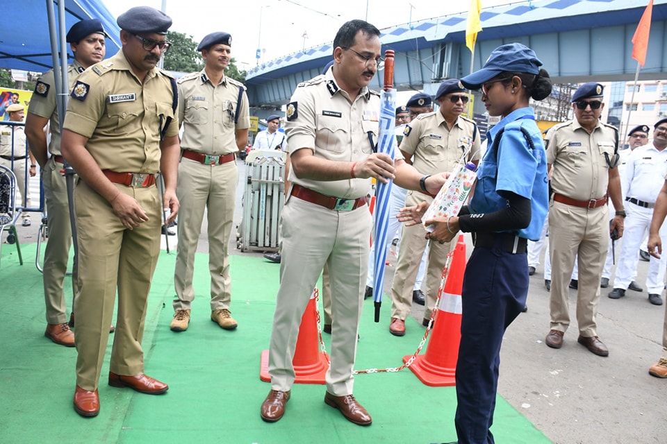 KolkataPolice tweet picture