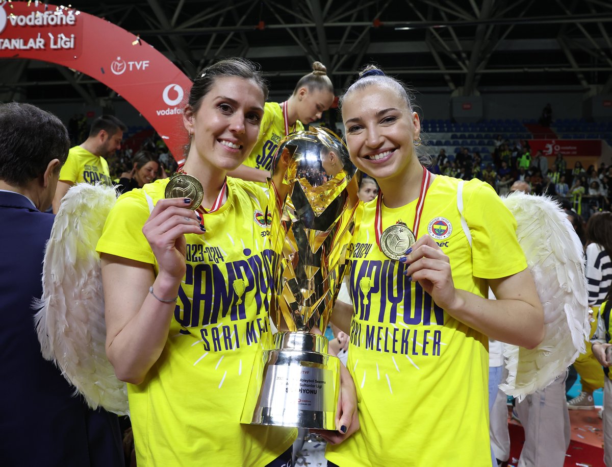 Fenerbahçe Opet'ten çifte şampiyonluk sözleri 🔗voleybolunsesi.com/fenerbahce-ope…