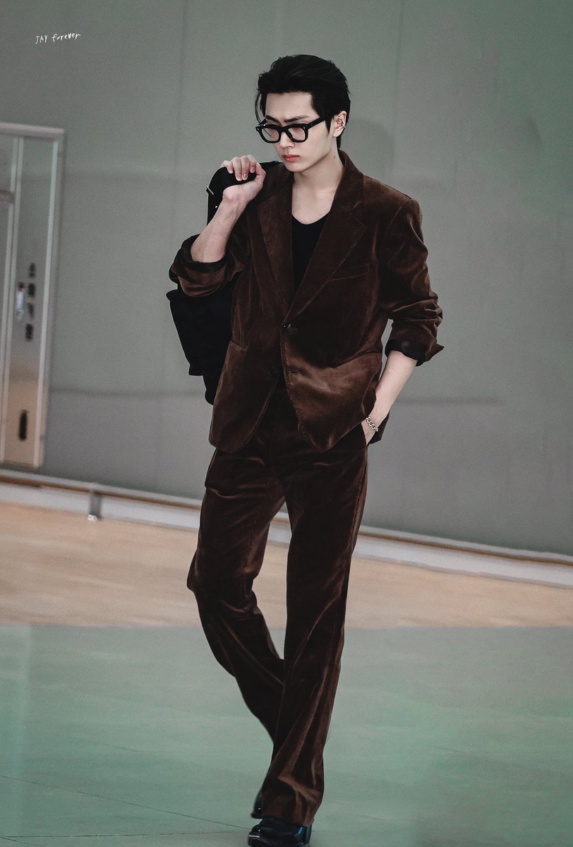 jongseongsfilm's tweet photo. YES 4TH GEN FASHION ICON??? https://t.co/O697azrBwC