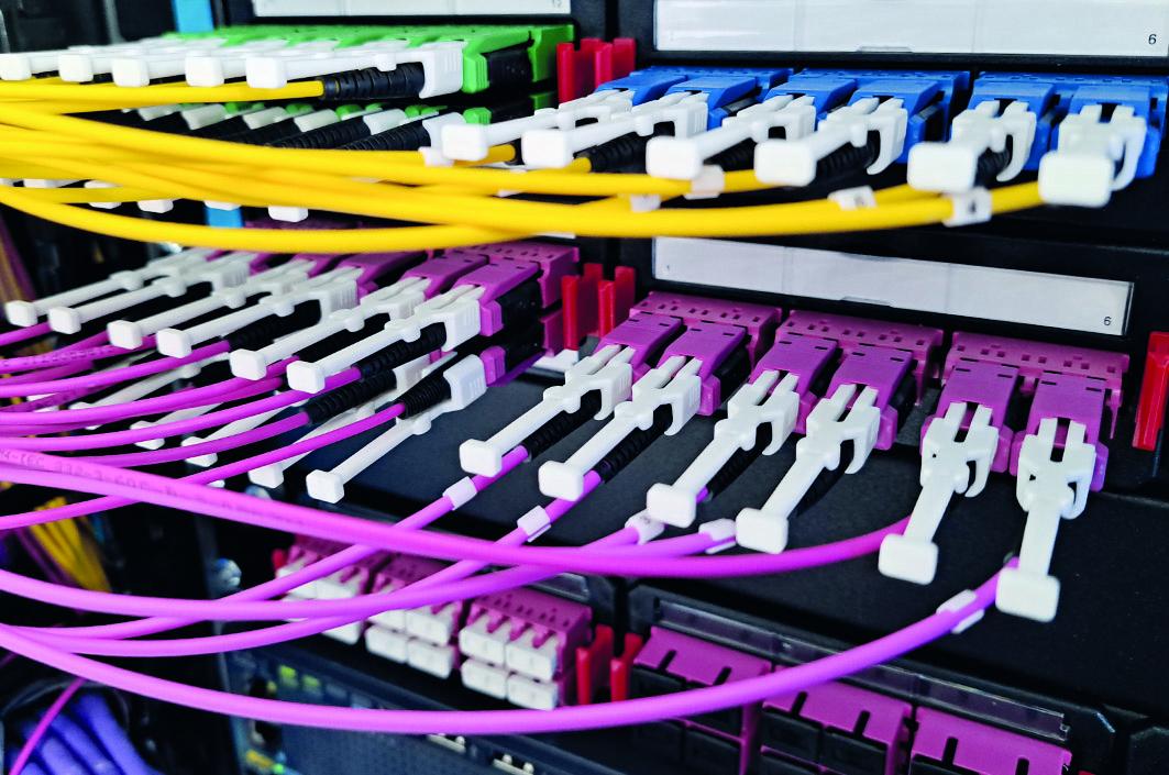 Datwyler презентує нове сімейство оптичного кабелю Datwyler IT Infra представляє свою продуктову лінійку кабелів FTTH, яка замінює старе сімейство кабелів, а також кабельну систему із середньою щільністю розміщення. ua-electro.com/datwyler-preze… #кабель