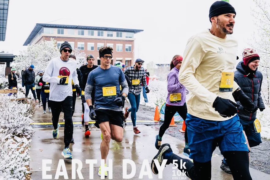 TomMustin's tweet image. Nothing like emceeing the Earth Day 5k/10k in a snow storm! Had a lot of fun with 300 fellow die hards. All proceeds benefited @ThompsonR2J Schools. Special thanks to Lisa Sinclair and @greeneventsco for putting on a great event. #springincolorado @CityofLoveland 
#run