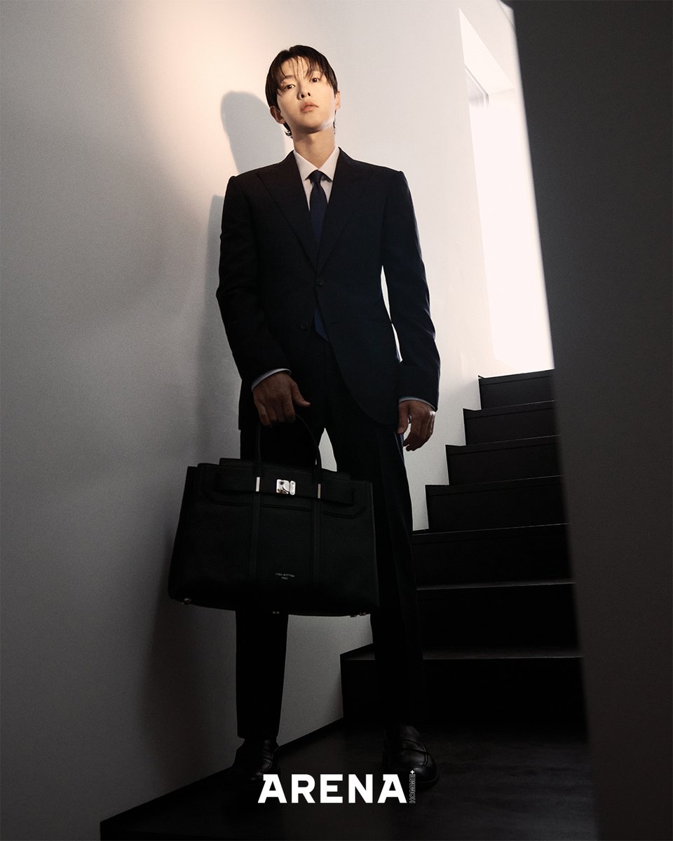 #제작지원 <아레나> 5월호 커버의 주인공, 부드러운 카리스마의 소유자, 배우 송중기와 루이 비통 2024 FW 포멀웨어 컬렉션이 함께한 화보를 일부 공개합니다. '좋은 땔감이 되는 배우'로 기억되고 싶다는 그의 전체 화보 및 인터뷰는 <아레나> 5월호에서 확인해주세요.

<a href="/LouisVuitton/">Louis Vuitton</a> #SONGJOONGKI