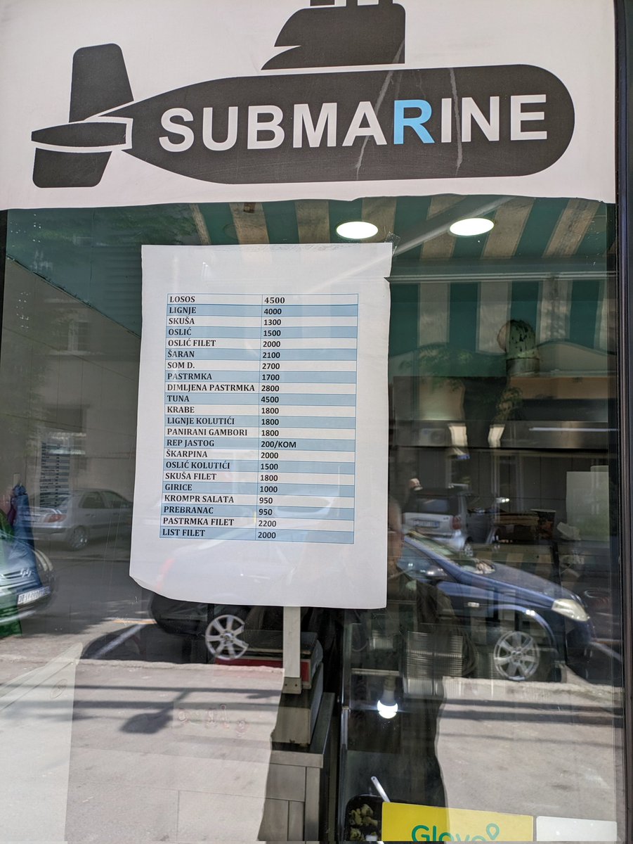 Danas, 10:45, Kaleniceva pijaca, 'Submarine' i najneljubazniji prodavac koga sam sreo u poslednje vreme. Ako zelite prostakluk, viku i bahatost posetite 'Submarine'!