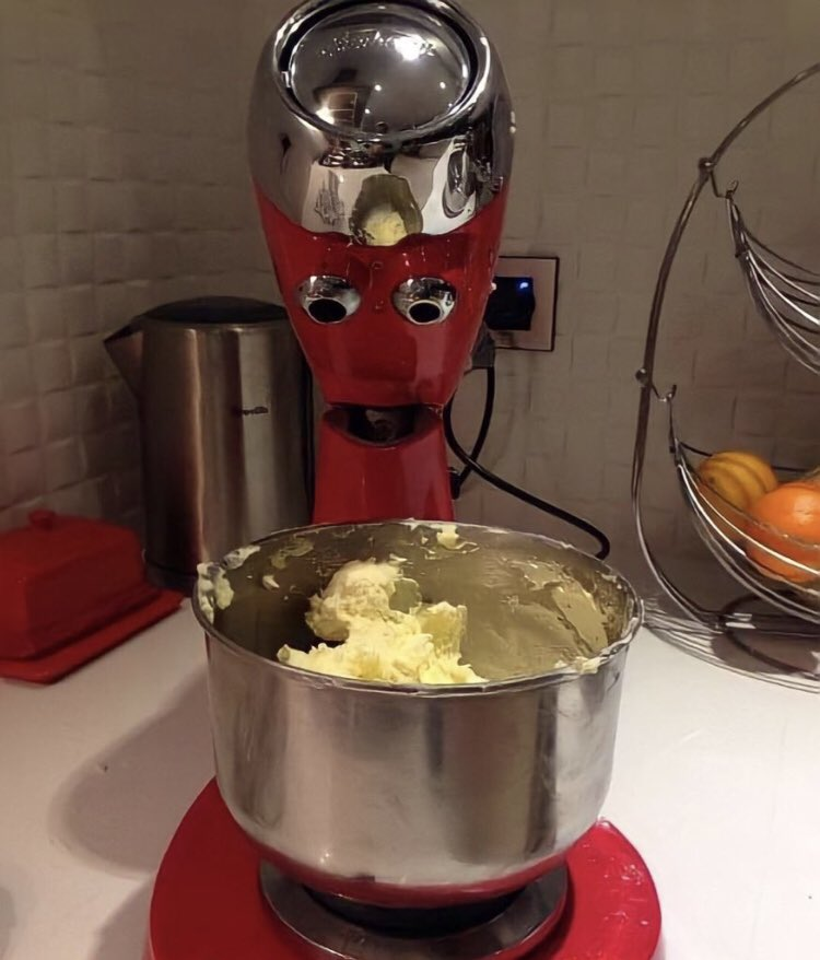 _IDVL's tweet photo. J'ai voulu me faire à grail mais guettez comment mon mixeur est chokbar mdrrrr https://t.co/lfFRku4jHv