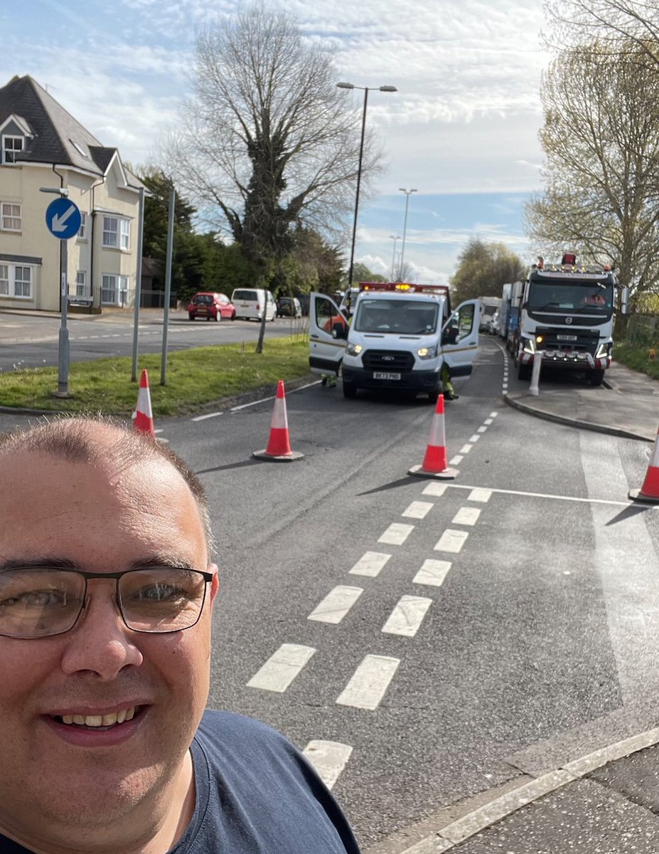 columbia drive #worthing westbound currently closed whilst an entire section of the road is resurfaced not just a patching job, @CllrSMcDonald and I, have been asking WSCC for a full overhaul of this well used arterial thoroughfare in #northbrook further works are also due soon