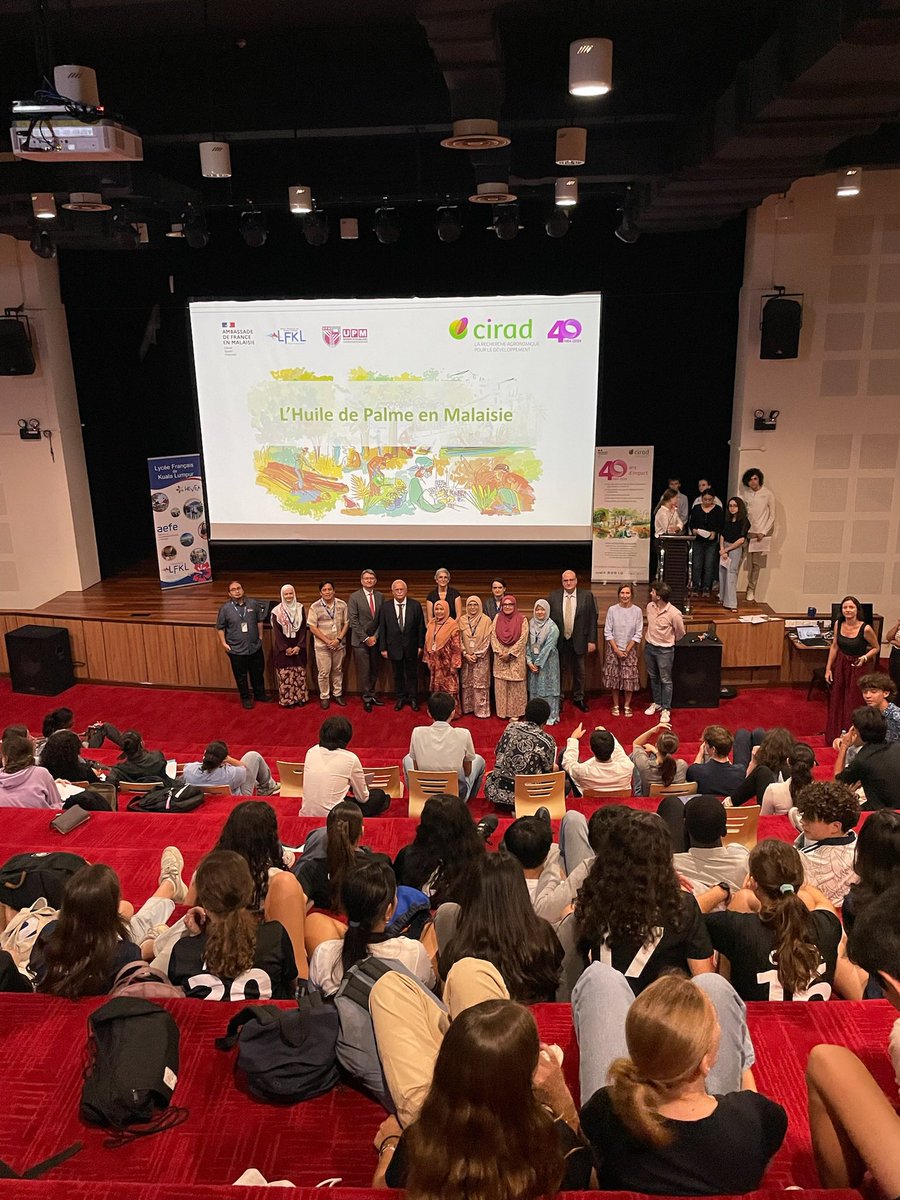 Lycée Français de Kuala Lumpur (@lyceekuala) on Twitter photo SE M. <a href="/axelcruau/">Axel Cruau</a> et M. le Sénateur <a href="/clauderaynal/">Claude Raynal</a> ont assisté à une conférence des terminales à l’occasion des 40 ans du <a href="/cirad/">Cirad</a> et de la journée de la terre. Le thème : Écosystème forestier malaisien et ses enjeux sociaux économiques et géopolitiques. 🌴
<a href="/FRinMalaysia/">France in Malaysia</a> SE M. <a href="/axelcruau/">Axel Cruau</a> et M. le Sénateur <a href="/clauderaynal/">Claude Raynal</a> ont assisté à une conférence des terminales à l’occasion des 40 ans du <a href="/cirad/">Cirad</a> et de la journée de la terre. Le thème : Écosystème forestier malaisien et ses enjeux sociaux économiques et géopolitiques. 🌴
<a href="/FRinMalaysia/">France in Malaysia</a>