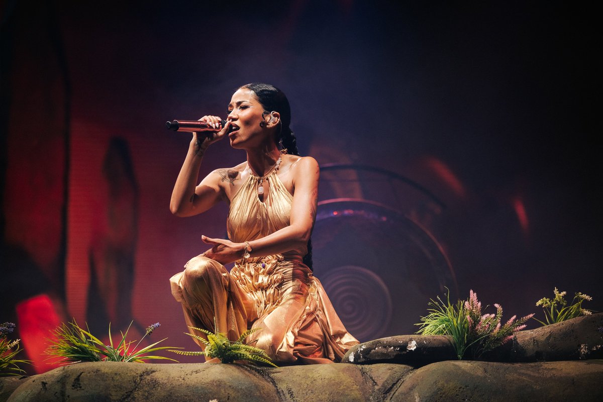 This is just beautiful @JheneAiko