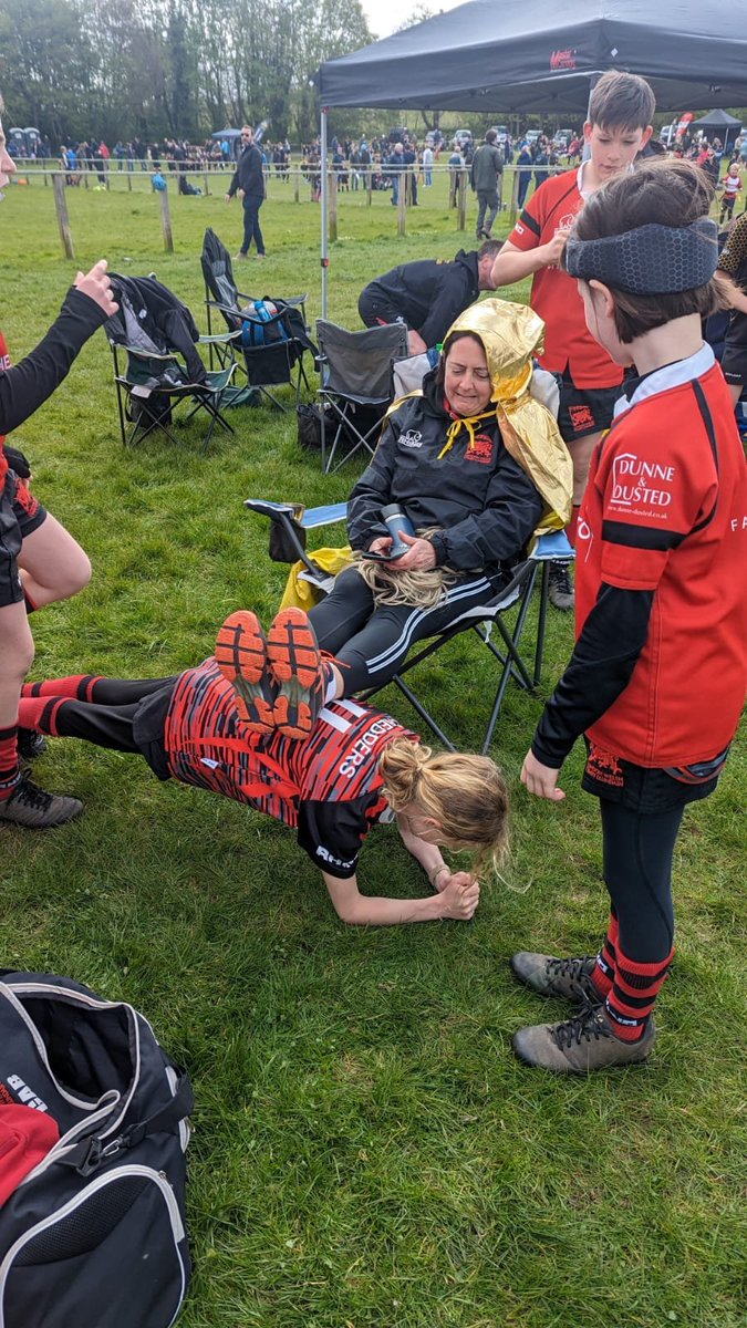 Thanks to @LWMiniRFC U11 coach extraordinaire Jo Holdaway, who is hanging up her boots, clipboard and whistle at the end of this season. Yesterday she was honoured in the traditional way: cape, goblet, mullet and footrest planks in front of her throne. Diolch Jo @LondonWelshRFC