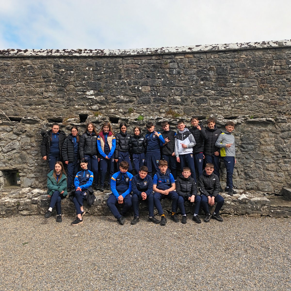 First Year @ColDunIascaigh class 1F enjoyed their history class trip to the beautiful Cahir Castle last week. @TipperaryETB