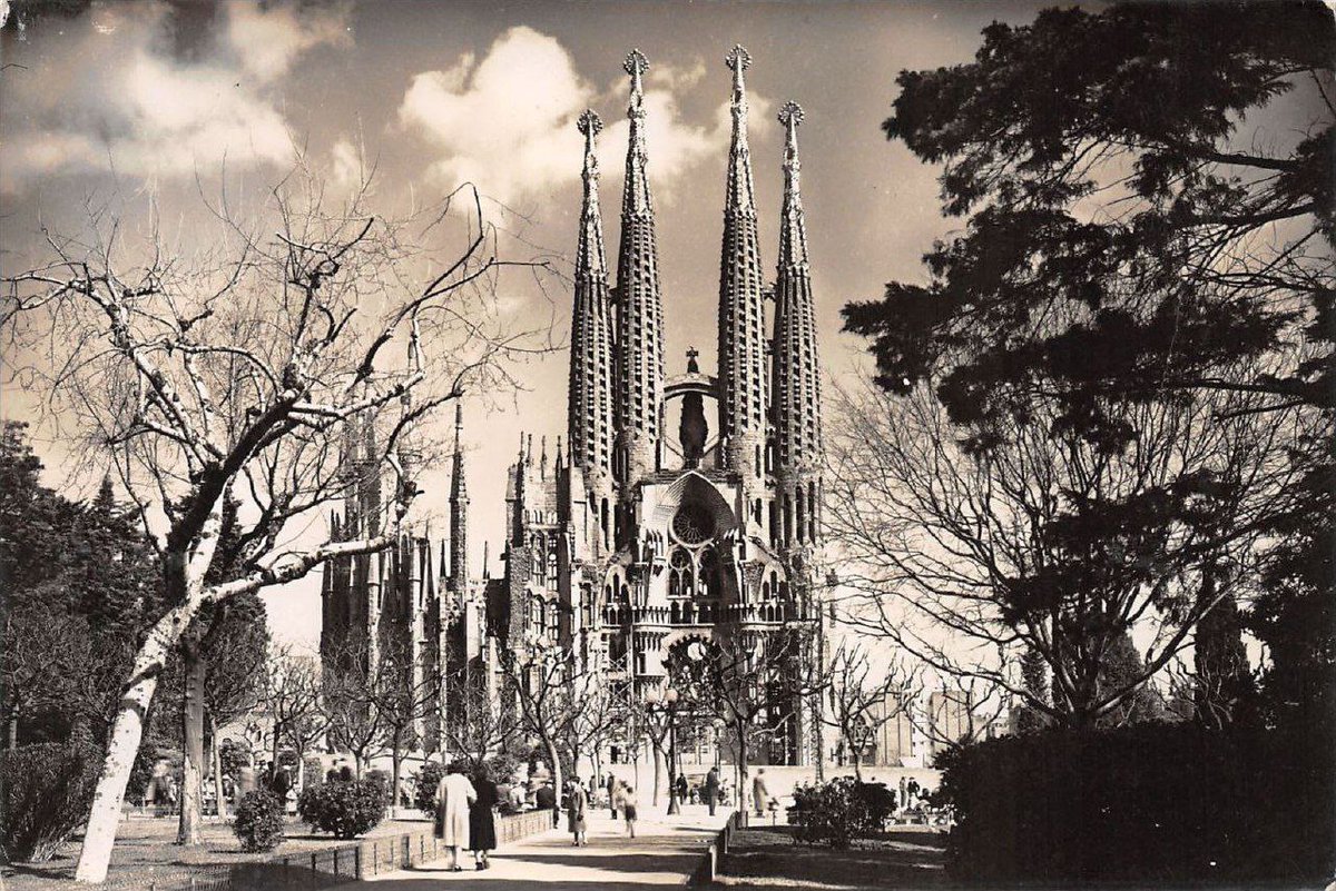 This old photo reflects my feelings of #SagradaFamilia - mystic, weird and bizarre 🌒

#architecture #gaudi