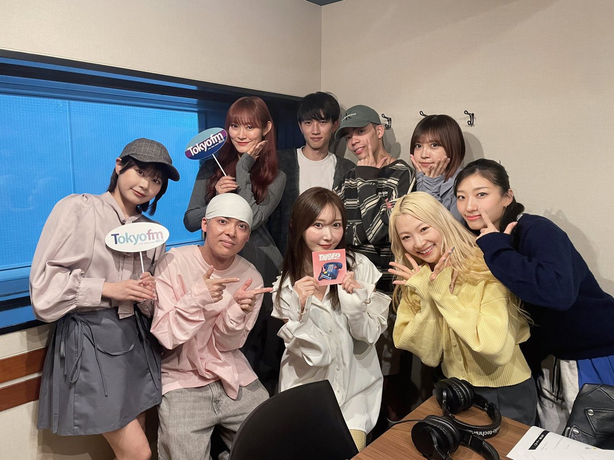 lyri_sch's tweet photo. 🆕📻💥

／
#TOKYOFM「#RADIODRAGON -NEXT-」#lyricalschoool 出演！
＼

🗓️4月26日(金)⏰27:00-29:00
（※4月27日(土)午前3:00～5:00）

パーソナリティ：菅野結以さん

メンバー全員で出演させていただきました！OPからEDまで、たっぷりお話させていただいたので、ぜひお聴きください！ https://t.co/KpPLZsOeqb