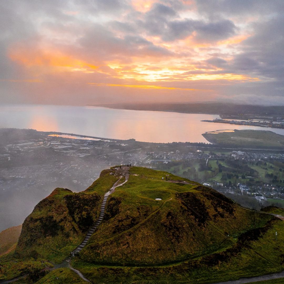 🌎 It's #WorldEarthDay! Discover how you can make your visit to #Belfast more sustainable, from enjoying our green spaces & attractions, to sampling our eco-friendly eateries or staying at one of our Green Tourism accredited hotels 🌲♻️ More info >> vstbelfast.com/sustainable-be… 📷…