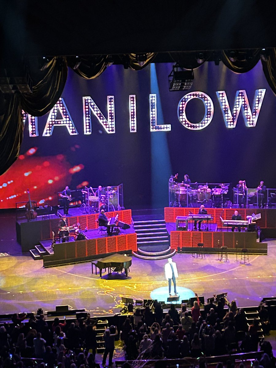 Manilow_Fanpage tweet picture