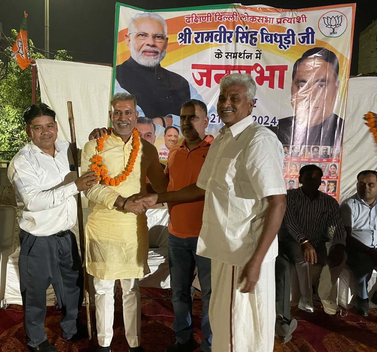 AzadSinghBjp's tweet photo. कुसुमपुर पहाड़ी, मेहरौली विधानसभा में आयोजित जनसभा को संबोधित किया जिसमे लोगो नें “जहां झुग्गी वहाँ मकान” के नारे पर दिया भरपूर समर्थन और मोदी जी की गारंटी पर भरोसा दिखाया।
#FirseModi #AbkiBaar400Paar https://t.co/XwiiiOQrFm