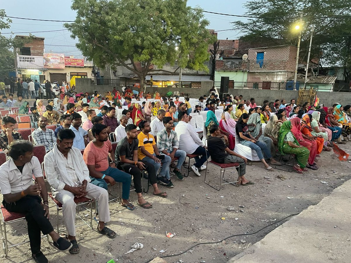 AzadSinghBjp's tweet photo. कुसुमपुर पहाड़ी, मेहरौली विधानसभा में आयोजित जनसभा को संबोधित किया जिसमे लोगो नें “जहां झुग्गी वहाँ मकान” के नारे पर दिया भरपूर समर्थन और मोदी जी की गारंटी पर भरोसा दिखाया।
#FirseModi #AbkiBaar400Paar https://t.co/XwiiiOQrFm